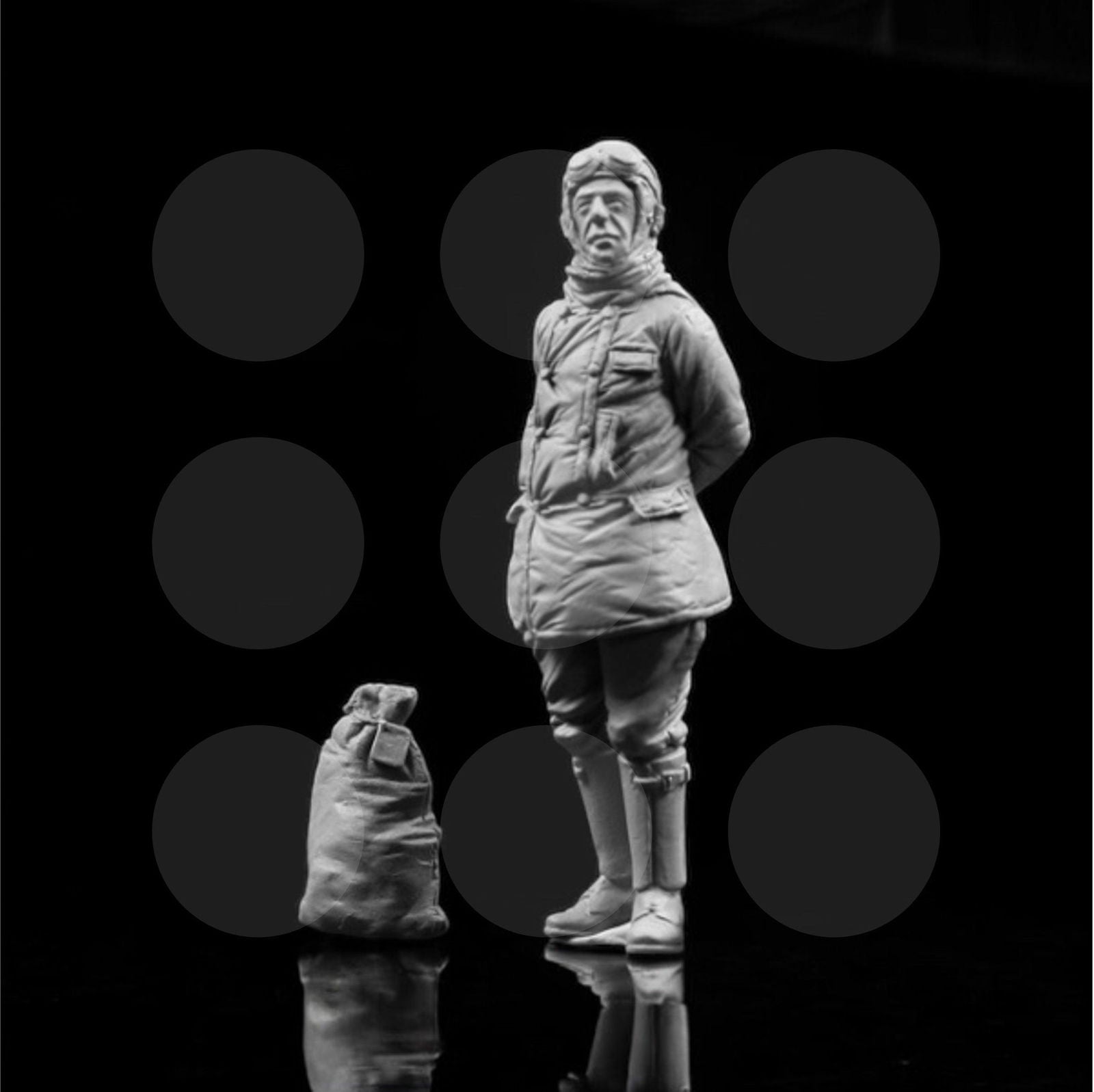 1/32 German pilot with parcel and post bag - Gothaforce