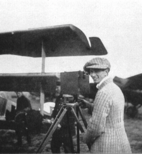 1/32 - WWI Movie Camera with Tripod