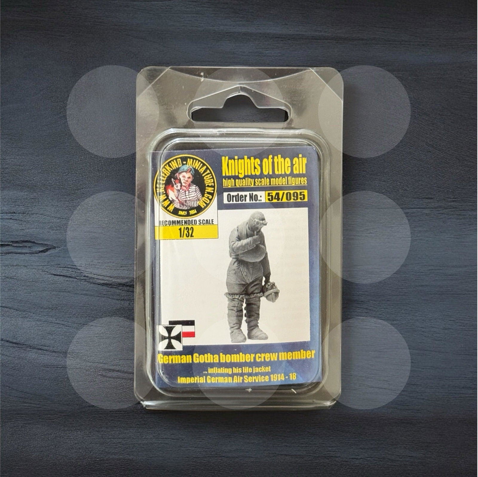 1/32 German Gotha bomber crew member inflating his life jacket - Gothaforce