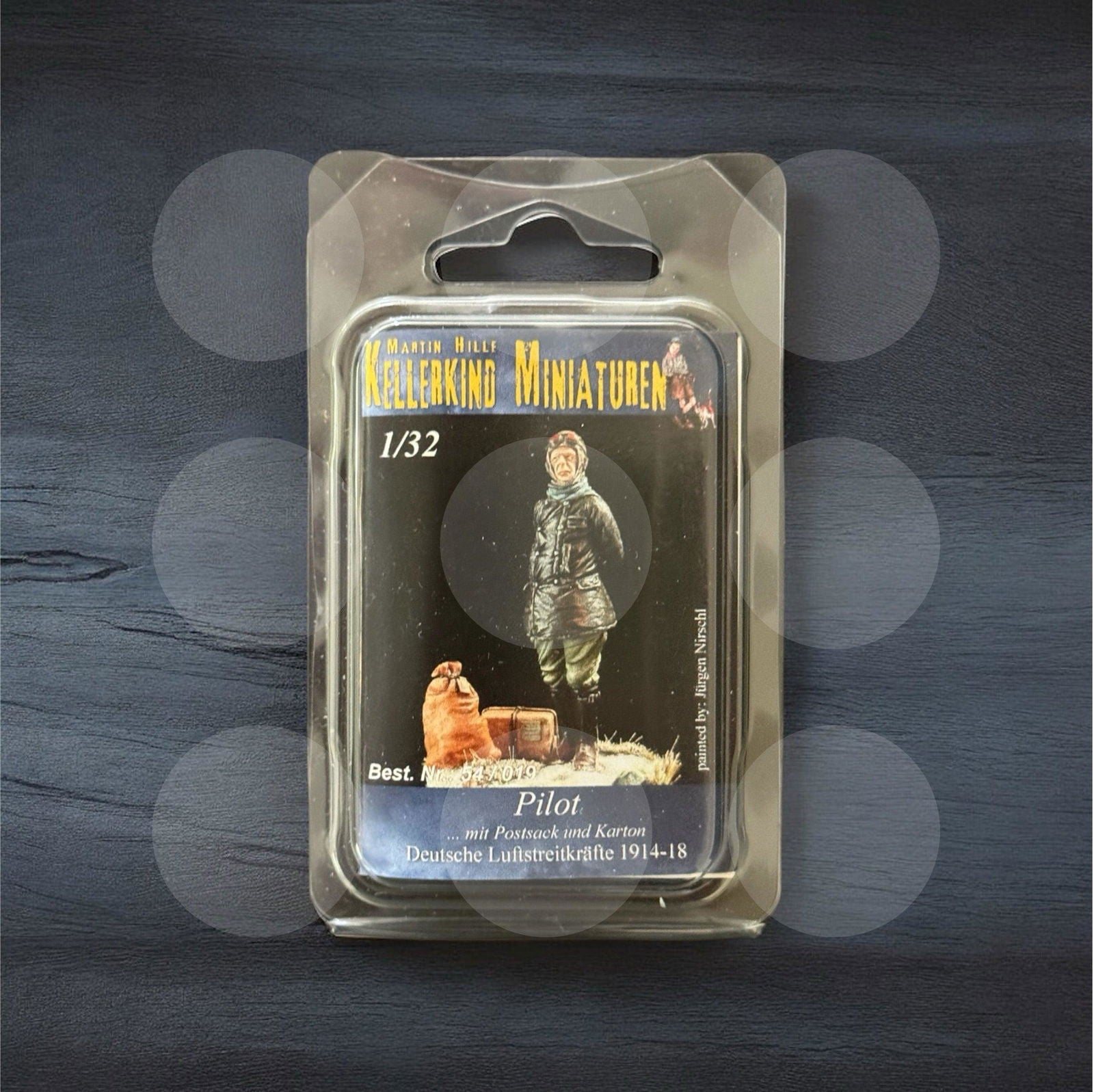 1/32 German pilot with parcel and post bag - Gothaforce