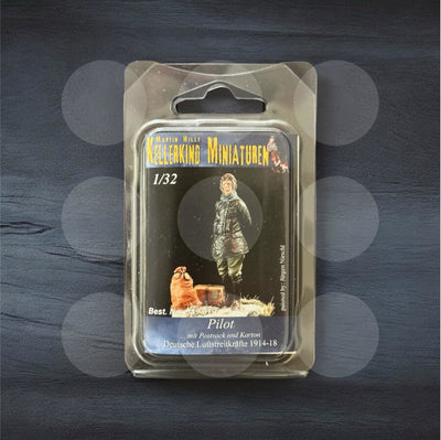 1/32 German pilot with parcel and post bag - Gothaforce