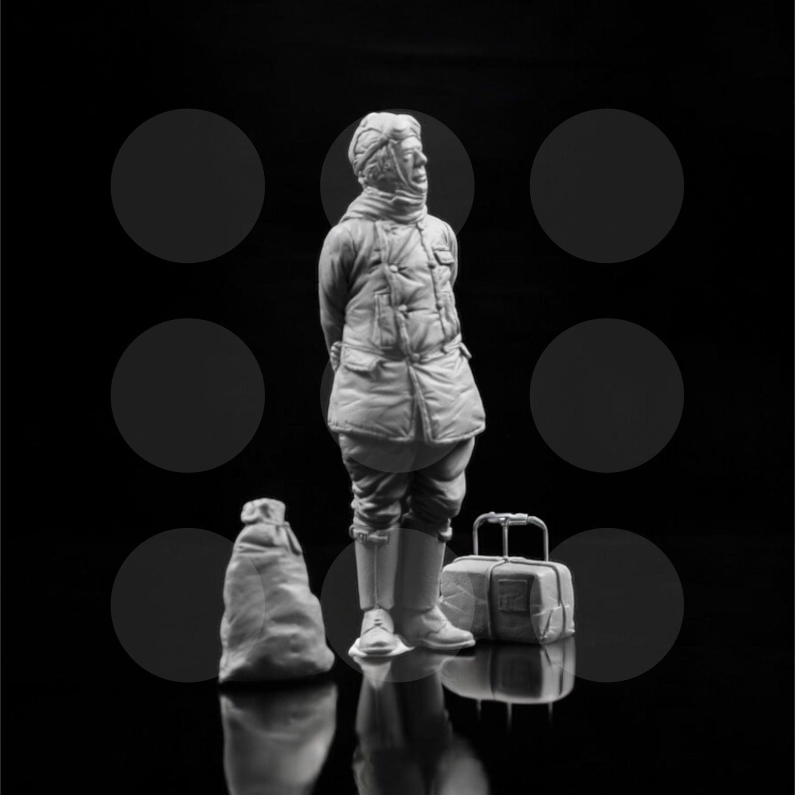1/32 German pilot with parcel and post bag - Gothaforce