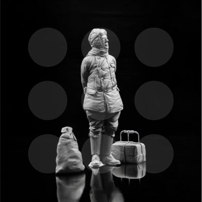 1/32 German pilot with parcel and post bag - Gothaforce